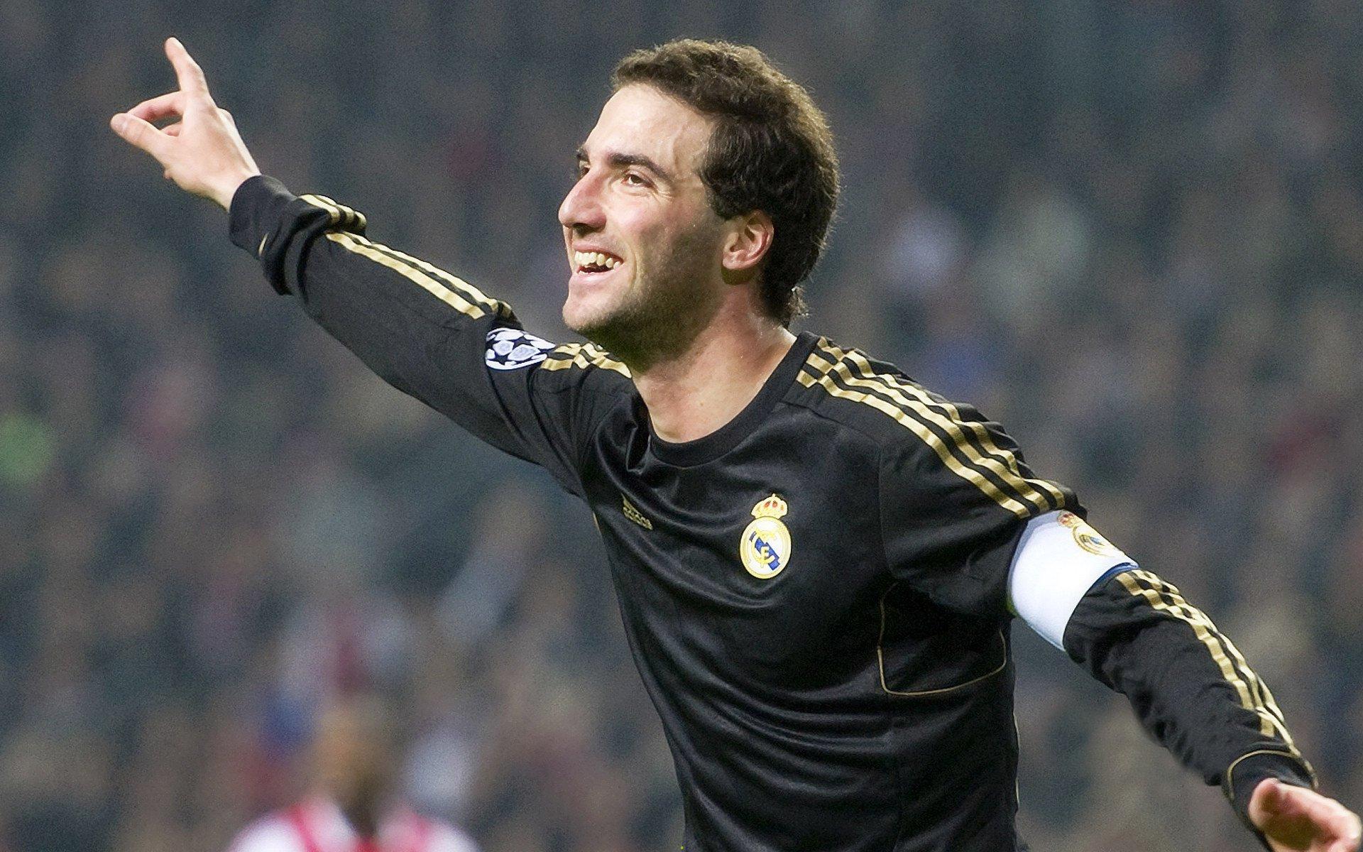 中超联赛激战正酣,争冠保级悬念迭起