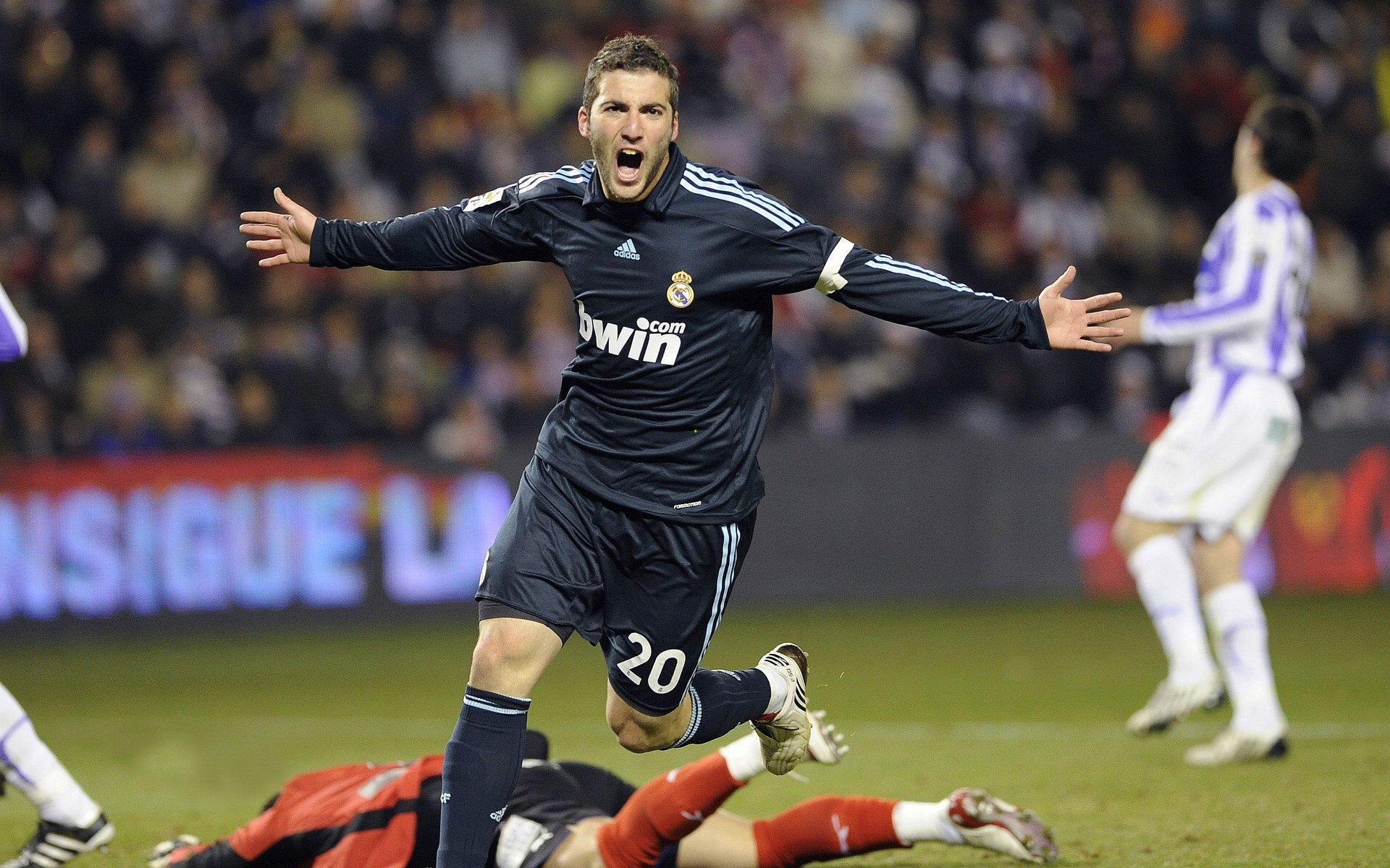 英超豪门重磅签约！顶级中场天价转会尘埃落定