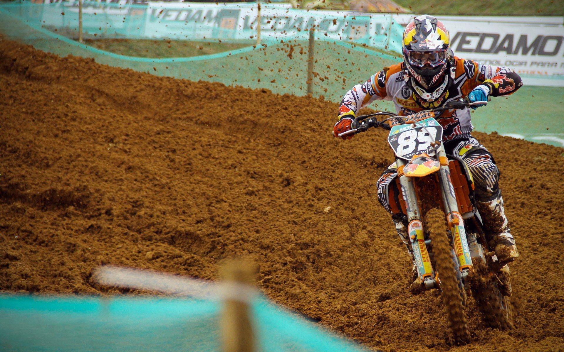 潘展乐勇夺游泳世锦赛金牌,刷新亚洲纪录震撼世界泳坛