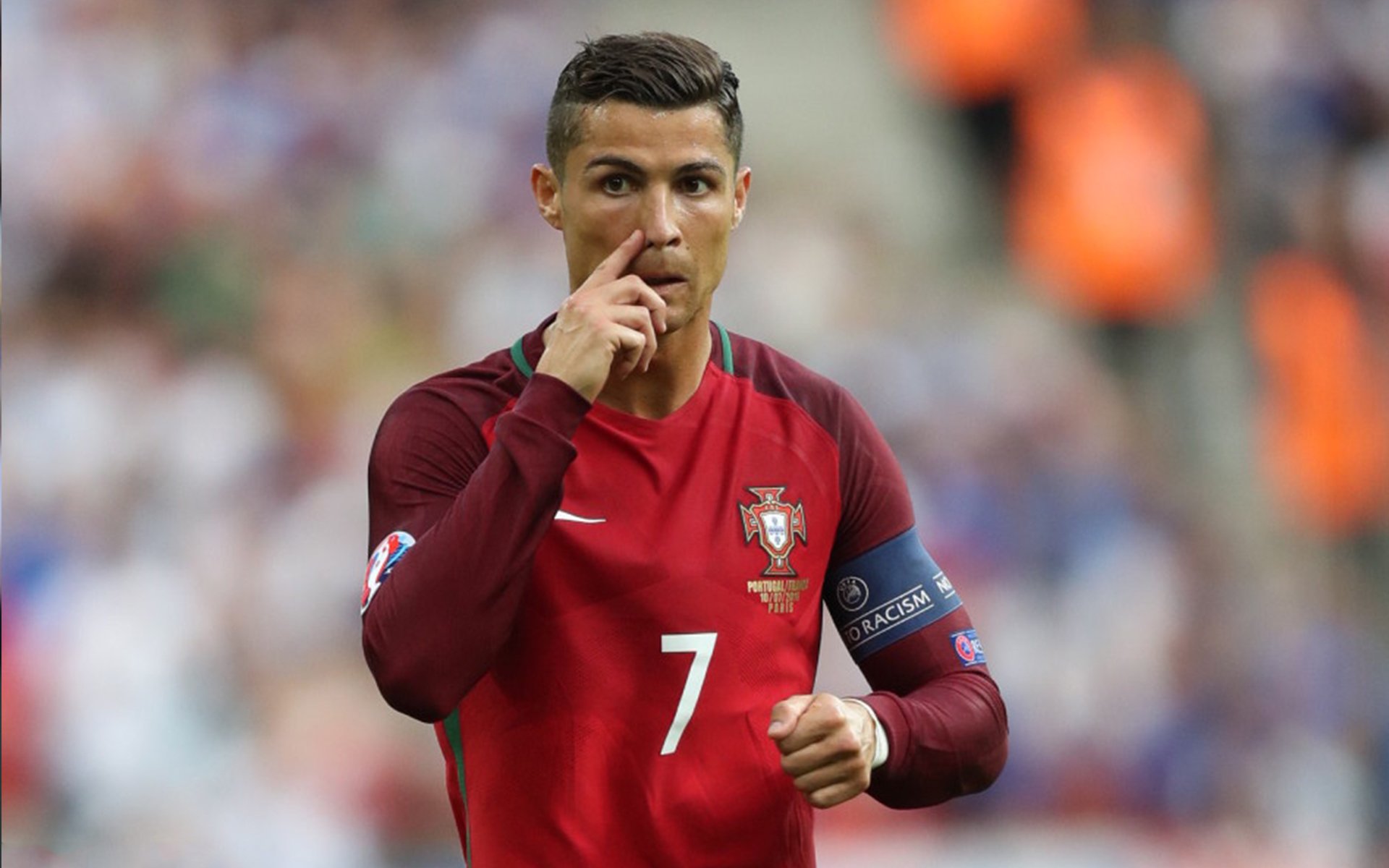 德甲联赛激战正酣，拜仁慕尼黑紧追勒沃库森，保级大战白热化